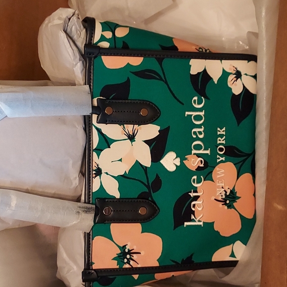 kate spade Handbags - **FLASH SALE** NWT bag & wallet Kate Spade! Reasonable offers welcome!